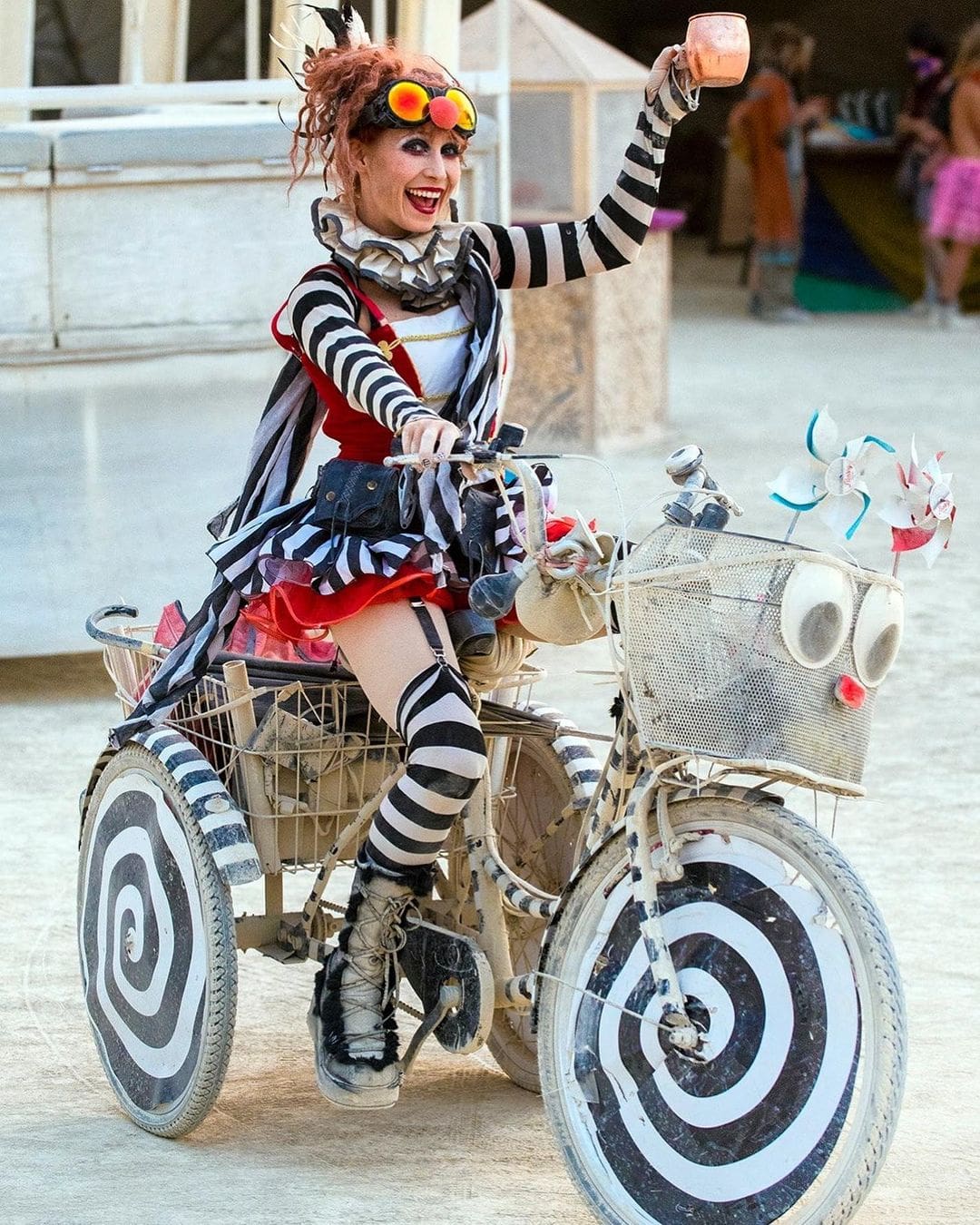 20 экстремально-потрясных нарядов участников эпичного фестиваля Burning Man ’22, которые восхитили окружающих 66