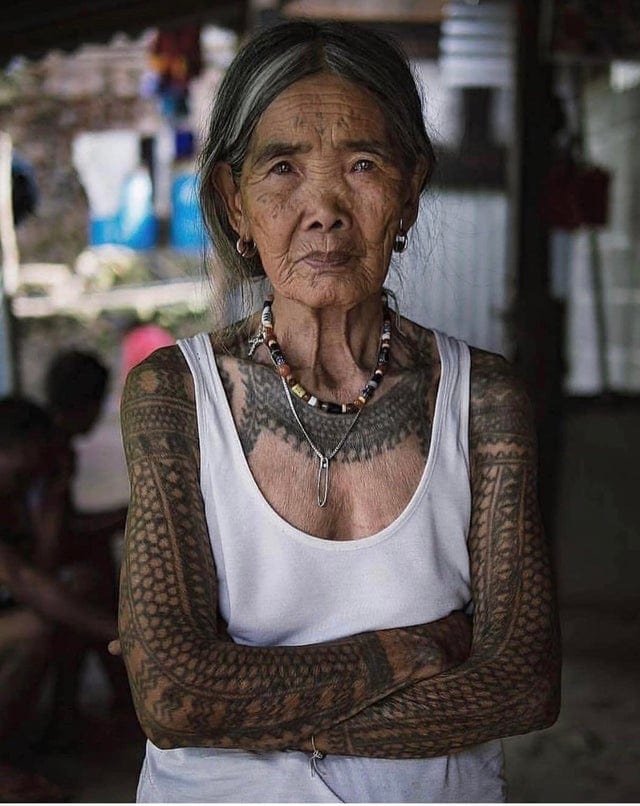 15 людей старшего поколения, которые носят татуировки и при этом выглядят бомбезно 46