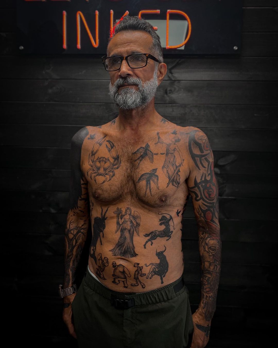 15 людей старшего поколения, которые носят татуировки и при этом выглядят бомбезно 58