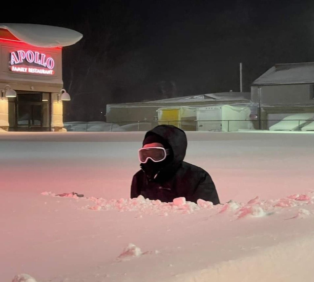 Нью-Йорк завалило рекордным количеством снега, и люди веселятся, делая уникальные зимние снимки 57
