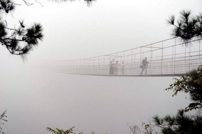 В Китае открыли самый высокий стеклянный мост 44