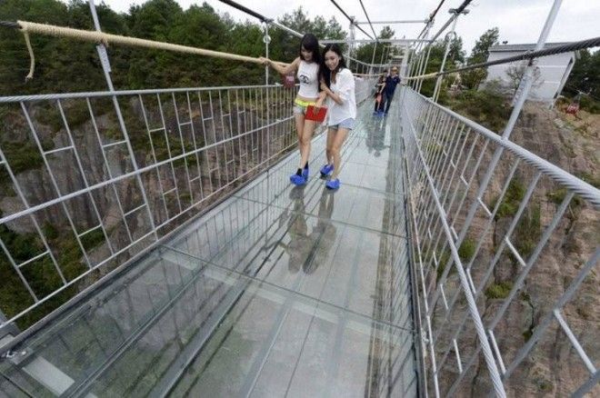 В Китае открыли самый высокий стеклянный мост 47