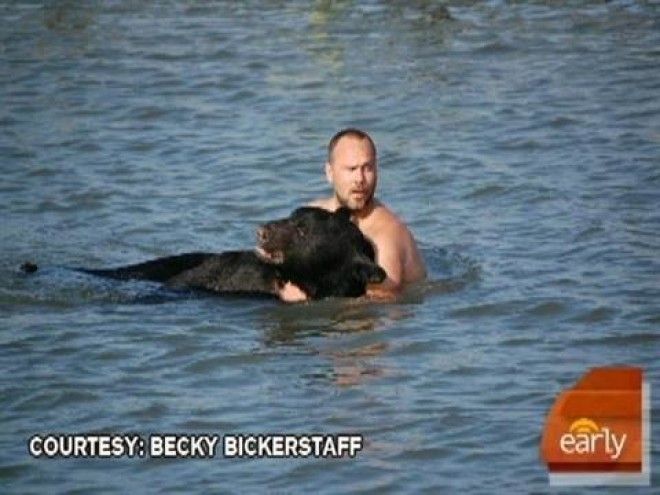 Мужчина спас в океане 180 кг медведя! 39