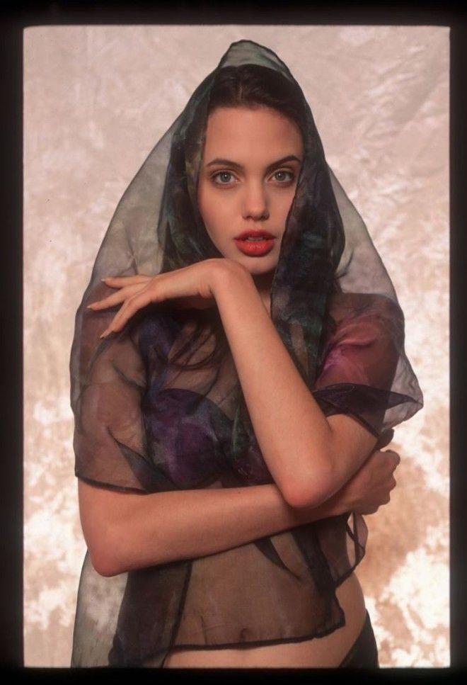 Анджелина Джоли. Какой она была в 16 лет 44