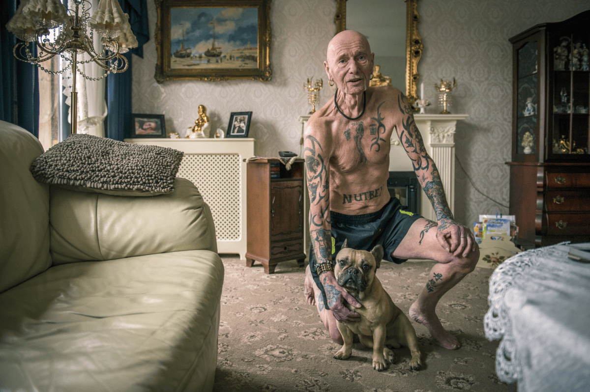 Голландские фотографы создали проект, который отвечает на вопрос: «Как будут выглядеть ваши тату в старости?» 33