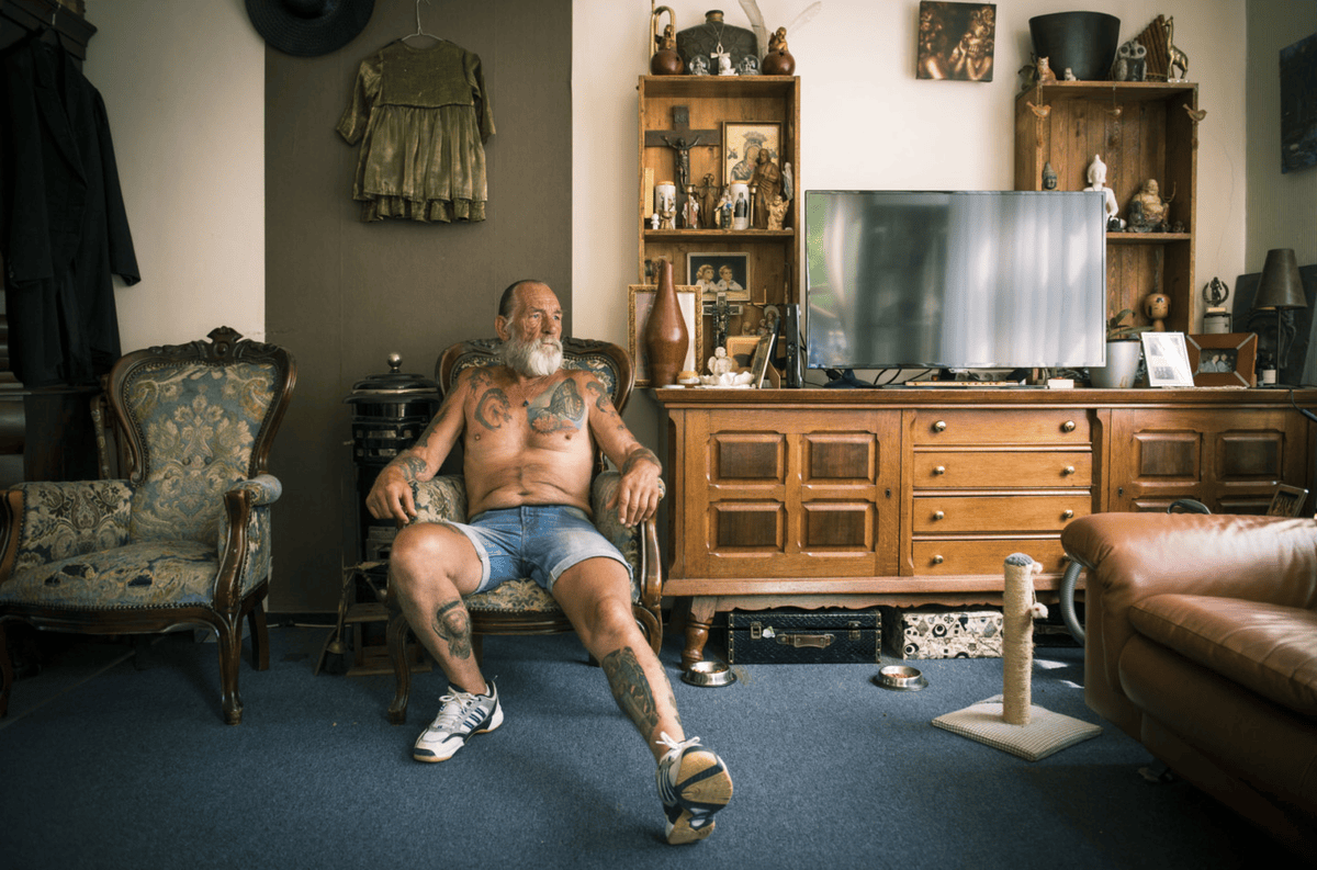 Голландские фотографы создали проект, который отвечает на вопрос: «Как будут выглядеть ваши тату в старости?» 36
