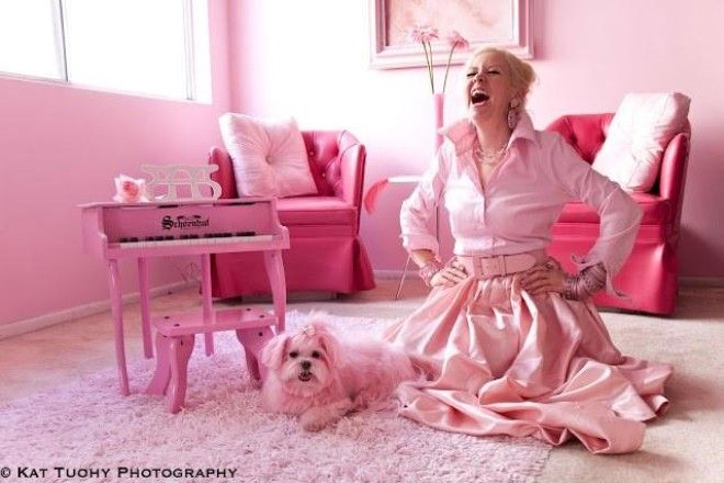 Женщина в розовом потратила на свою страсть миллион долларов! 41