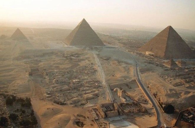 Что находится за Египетскими пирамидами? 45