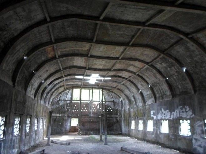 Эта заброшенная церковь в Индонезии выглядит как гигантская курица 31