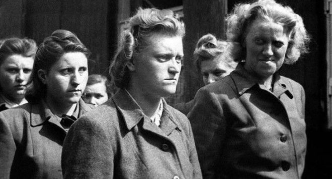 Чудовище Бухенвальда — история самой жестокой женщины в мире 22