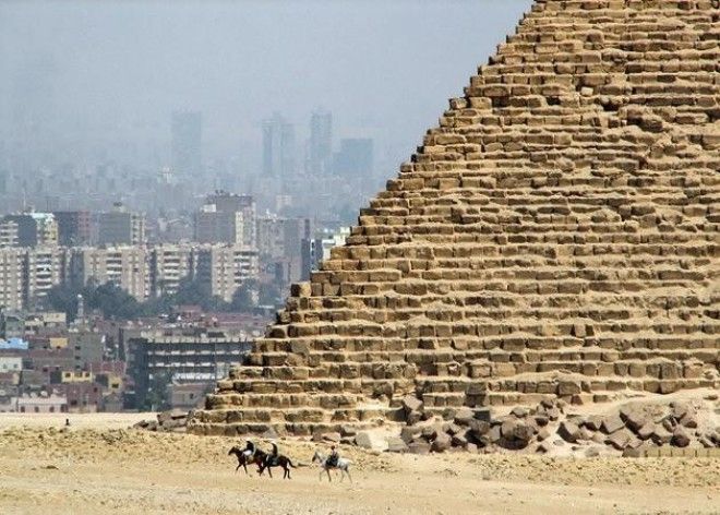 Что находится за Египетскими пирамидами? 48