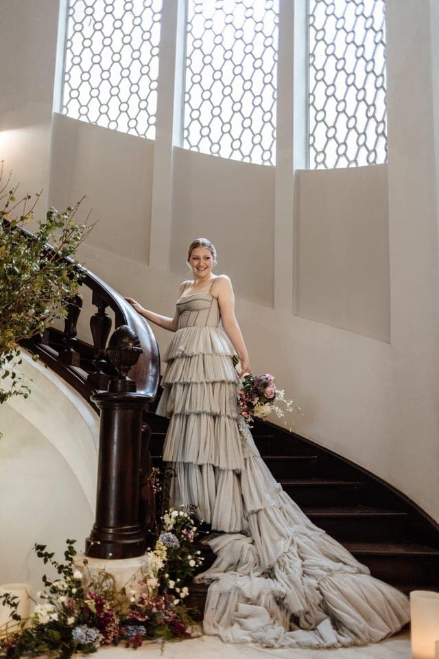 17 смелых невест, которые решительно отказались от традиционных платьев в пользу современных и смелых образов 59