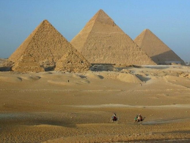 Что находится за Египетскими пирамидами? 40
