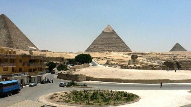 Что находится за Египетскими пирамидами? 42