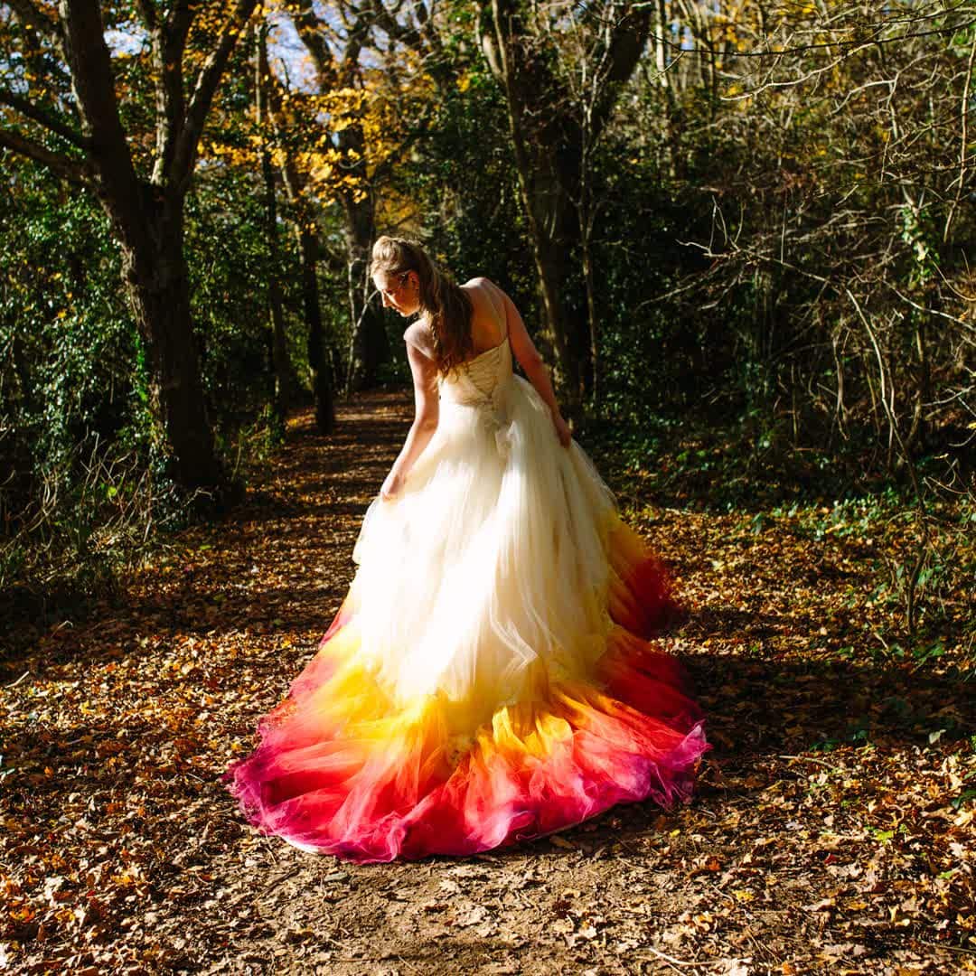 17 смелых невест, которые решительно отказались от традиционных платьев в пользу современных и смелых образов 62