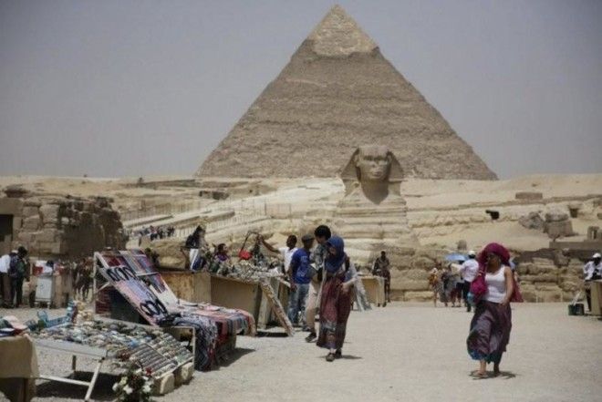 Что находится за Египетскими пирамидами? 50