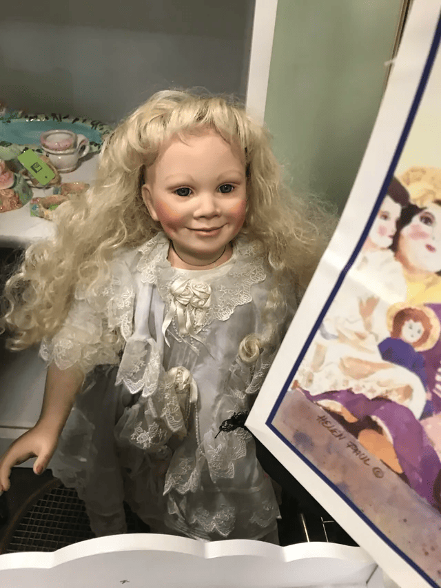 17 случаев, когда люди находили жутких кукол, которые выглядят так, будто они одержимы силами зла 54