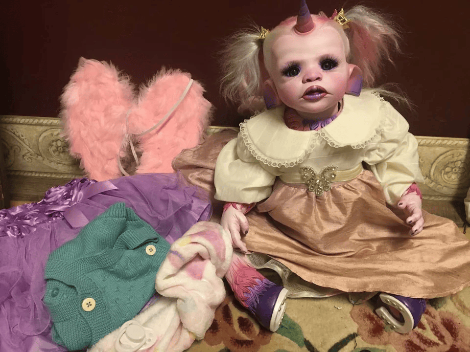 17 случаев, когда люди находили жутких кукол, которые выглядят так, будто они одержимы силами зла 64