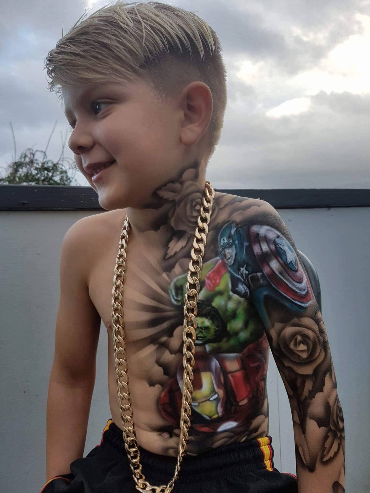 Художник рисует детям реалистичные татуировки, которые делают их круче и счастливее, а взрослым взрывают мозг 35