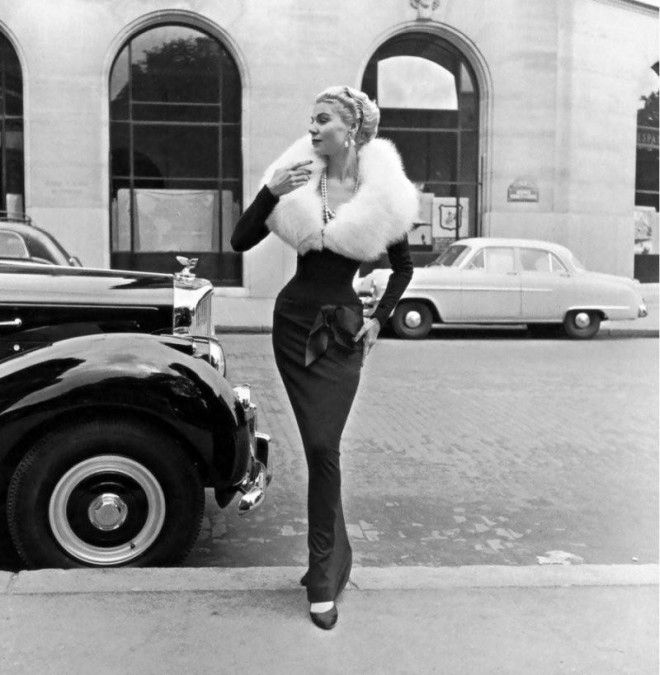 Классическая элегантность Dior: изысканные модели 1940-1960-х годов на улицах Парижа 48