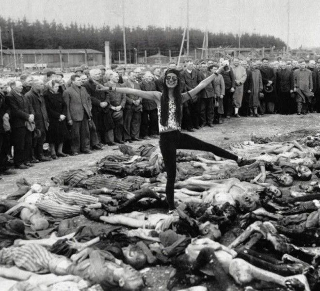 Художник показал туристам, как глупы и аморальны их селфи возле мемориала Холокоста 45