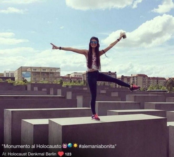Художник показал туристам, как глупы и аморальны их селфи возле мемориала Холокоста 51