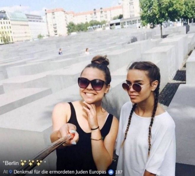 Художник показал туристам, как глупы и аморальны их селфи возле мемориала Холокоста 47