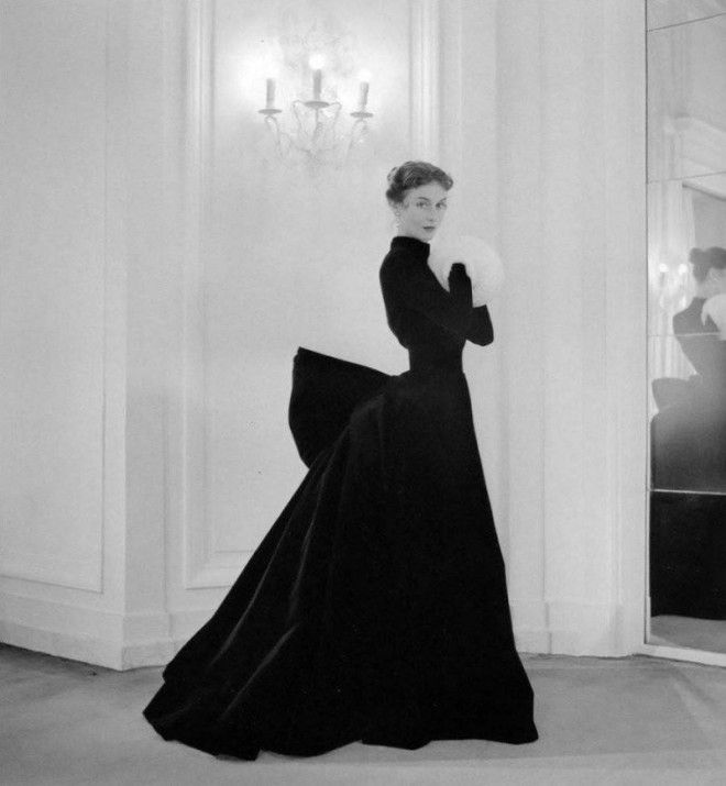 Классическая элегантность Dior: изысканные модели 1940-1960-х годов на улицах Парижа 41