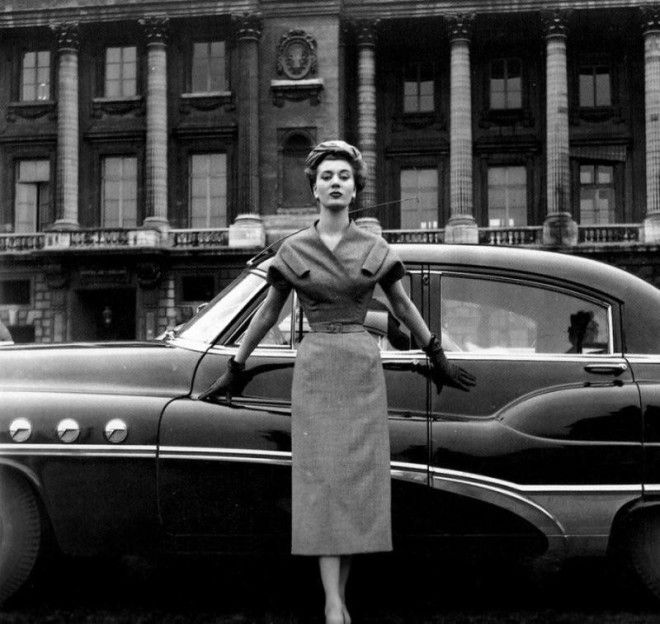 Классическая элегантность Dior: изысканные модели 1940-1960-х годов на улицах Парижа 50