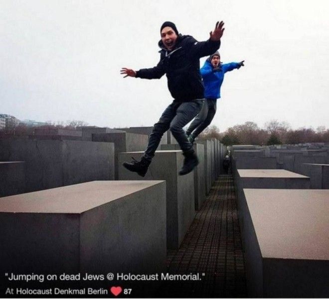 Художник показал туристам, как глупы и аморальны их селфи возле мемориала Холокоста 43