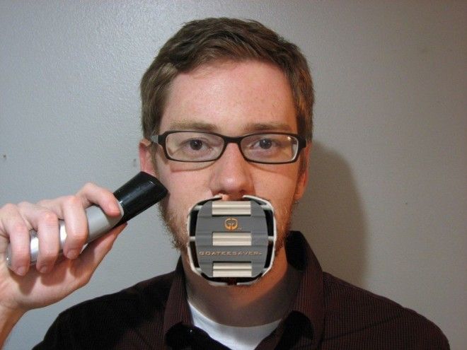2 GoateeSaver устройство поможет обзавестись идеальной козлиной бородкой Выглядит как странный намордник изобретения кому это нужно устройства для мужчин