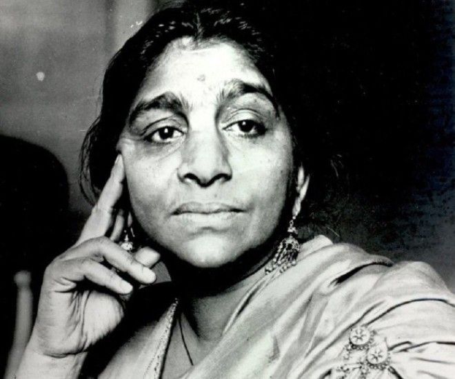 Сароджини Найду первая женщинапрезидент Индийского национального конгресса и первая женщинагубернатор Соединенных провинций женщина индия история