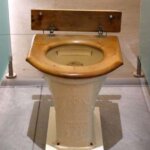 Непростая история туалетов