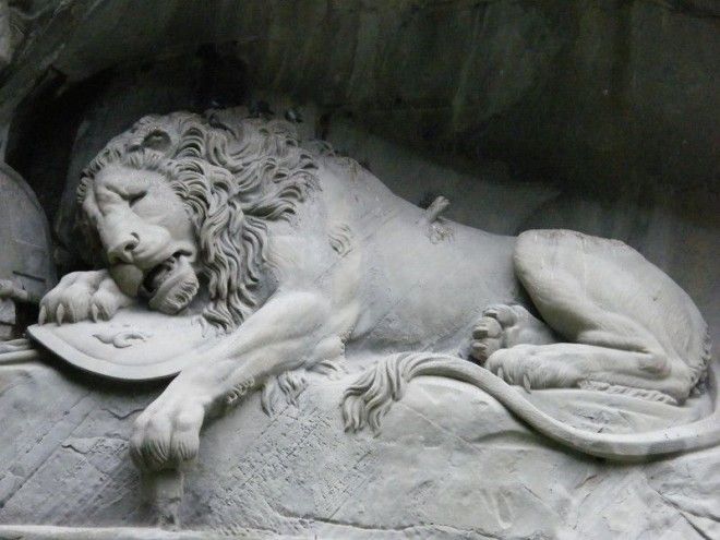 Умирающий лев Dying Lion of Lucerne Люцерн Швейцария Скульптуры интересное скалы