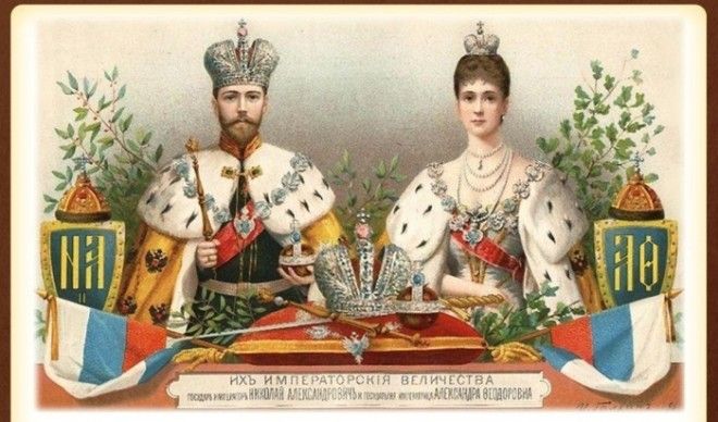 Николай II с супругой в императорских коронах