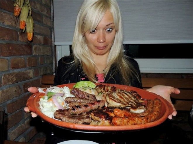10 Порции в Черногории еда обжора с голодного края смешно